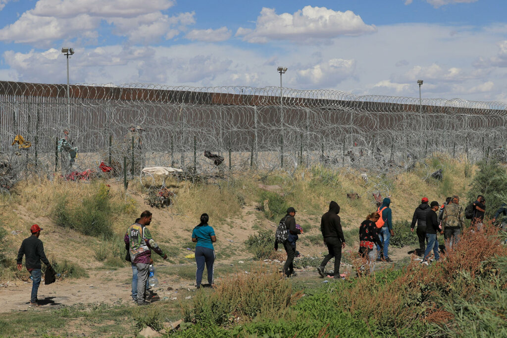 migrantes en la frontera de mexico con eeuu 1 1024x682 1