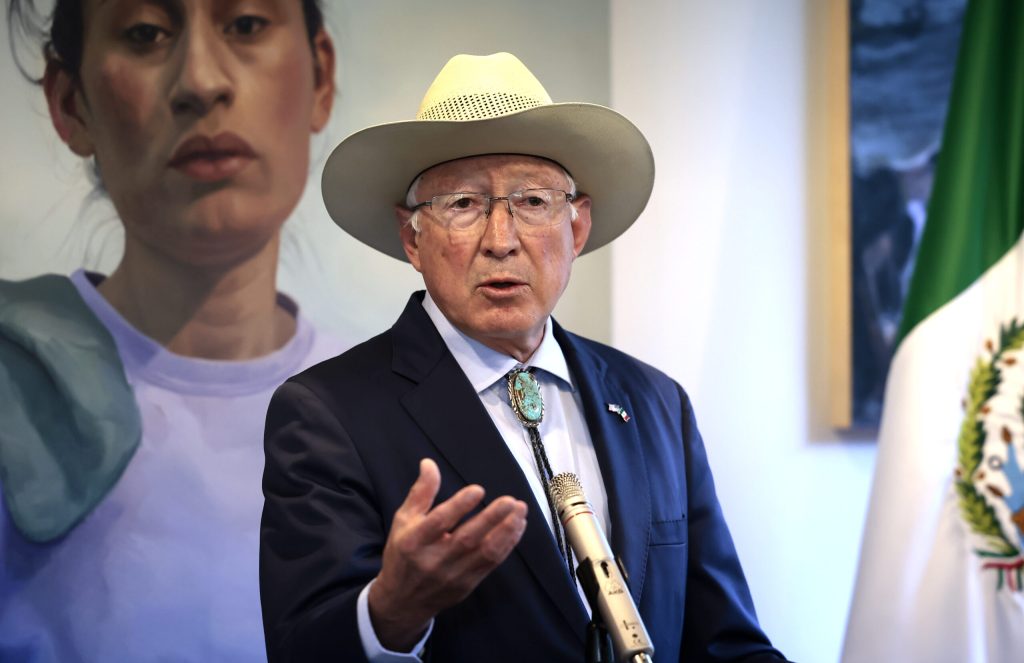 ken salazar respalda algunos puntos de la reforma al poder judicial scaled 1