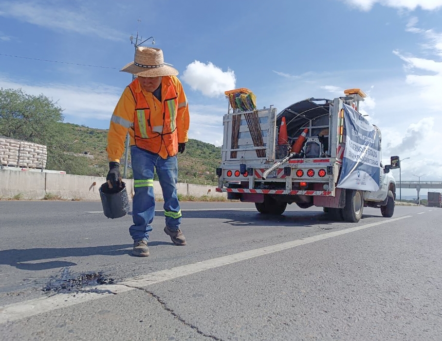 AUTORIDADES ESTATALES REALIZAN EL MANTENIMIENTO DE LA CARRETERA FEDERAL 120