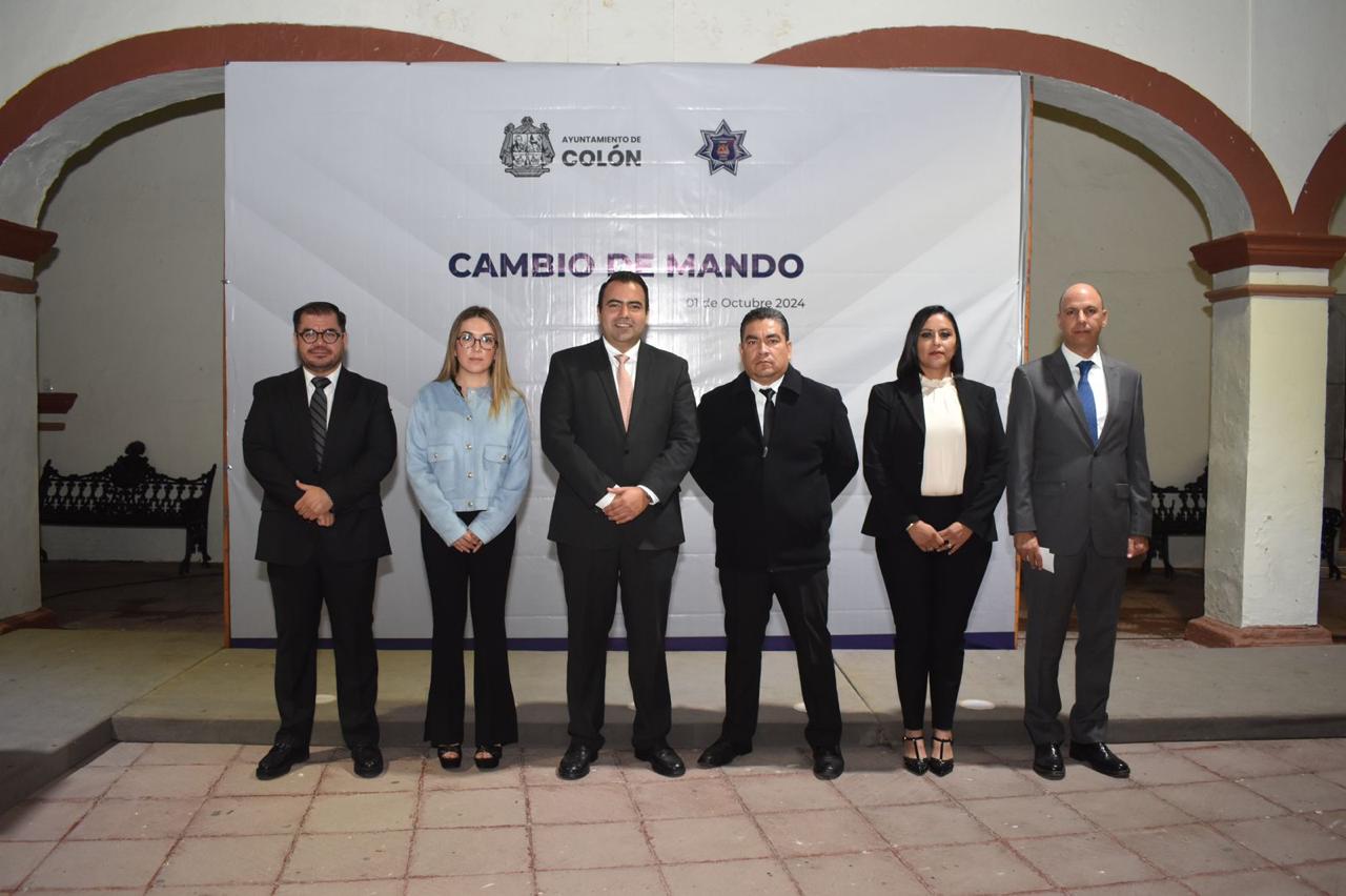 ENCABEZA TRUEBA CEREMONIA DE CAMBIO DE MANDO DE LA POLICÍA MUNICIPAL