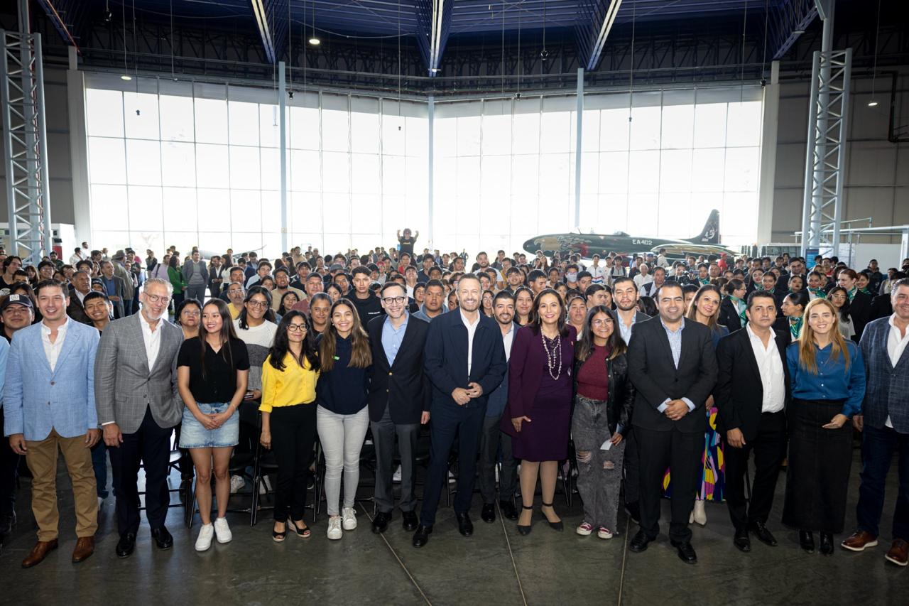 ENTREGA GOBERNADOR BECAS “CONSTRUYENDO COMUNIDADES SÓLIDAS 2024”