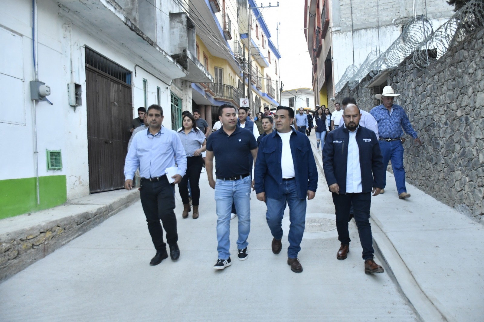 EL PRESIDENTE MUNICIPAL RUBÉN HERNÁNDEZ Y EL SECRETARIO DE SEDESOQ ENTREGARON UNA OBRA EJECUTADA CON RECURSOS DEL PROGRAMA FISE 2024