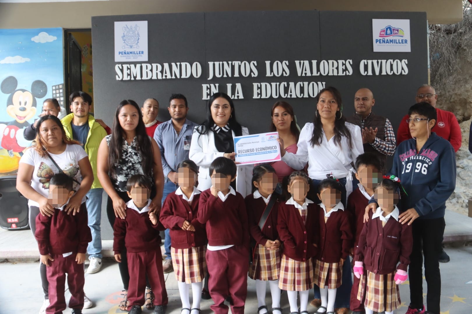 LA PRESIDENTA ANA KAREN JIMÉNEZ LLEVA EL PROGRAMA SEMBRANDO JUNTOS LOS VALORES CÍVICOS EN LA EDUCACIÓN AL MUNICIPIO DE PEÑAMILLER