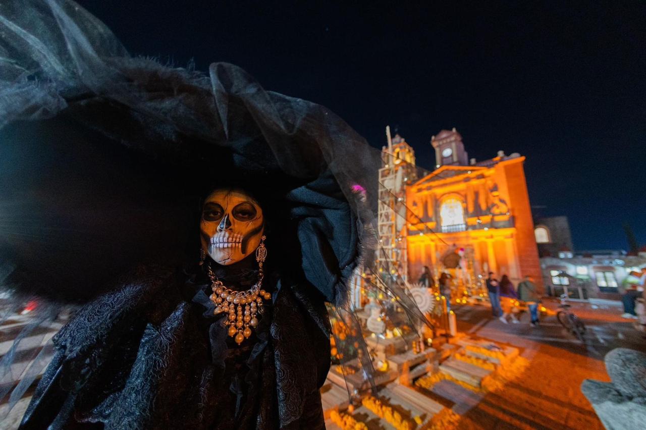 DA INICIO EL FESTIVAL “TEJEDORES DE LUZ” CON EL ENCENDIDO DEL ALTAR MONUMENTAL DEDICADO A LOS ARTESANOS DE TEQUISQUIAPAN