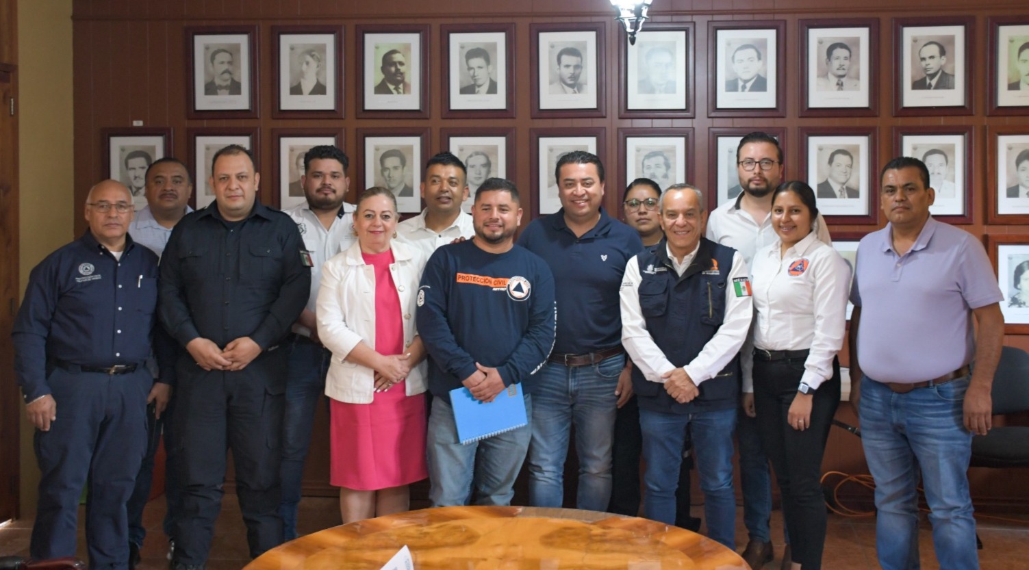 SE LLEVÓ A CABO UNA REUNIÓN DE TRABAJO ENTRE LA COORDINACIÓN ESTATAL DE PROTECCIÓN CIVIL DE QUERÉTARO Y LOS MUNICIPIOS DE LA ZONA SERRANA ENCABEZADA POR EL EDIL RUBÉN HERNÁNDEZ