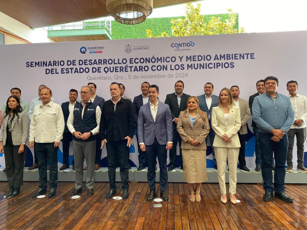 ALEJO SÁNCHEZ PRESIDENTE DEL MUNICIPIO DE TOLIMÁN AL “SEMINARIO DE DESARROLLO ECONÓMICO Y MEDIO AMBIENTE DEL ESTADO DE QUERÉTARO CON LOS MUNICIPIOS”.