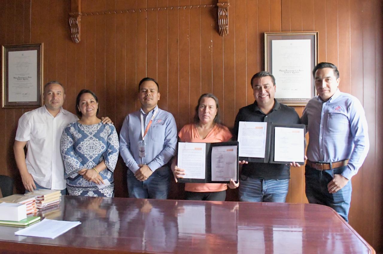 EL PRESIDENTE MUNICIPAL RUBÉN HERNÁNDEZ, EN NOMBRE DEL MUNICIPIO DE JALPAN DE SERRA FIRMÓ UN CONVENIO DE COLABORACIÓN CON TRES INSTITUCIONES FINANCIERAS