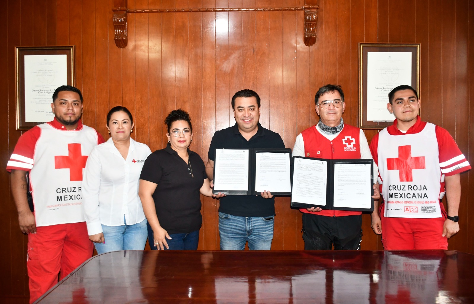 EL PRESIDENTE MUNICIPAL, RUBÉN HERNÁNDEZ, FIRMA CONVENIO DE COLABORACIÓN CON LOS BOMBEROS Y PARAMÉDICOS VOLUNTARIOS DE JALPAN Y LA CRUZ ROJA MEXICANA I.A.P.