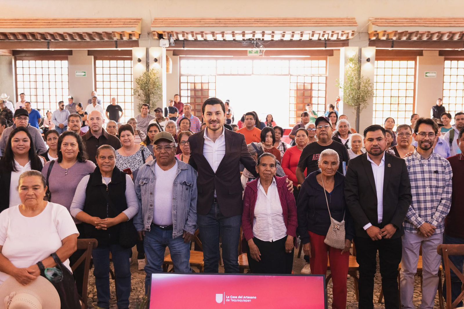 HÉCTOR MAGAÑA SE REÚNE CON ARTESANAS Y ARTESANOS DE TEQUISQUIAPAN PARA FORTALECER EL SECTOR COMO UN EMBLEMA DEL MUNICIPIO