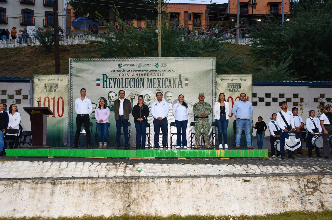 EL PRESIDENTE MUNICIPAL RUBÉN HERNÁNDEZ ROBLES, PARTICIPÓ EN EL DESFILE PARA CONMEMORAR EL 114 ANIVERSARIO DE LA REVOLUCIÓN MEXICANA.