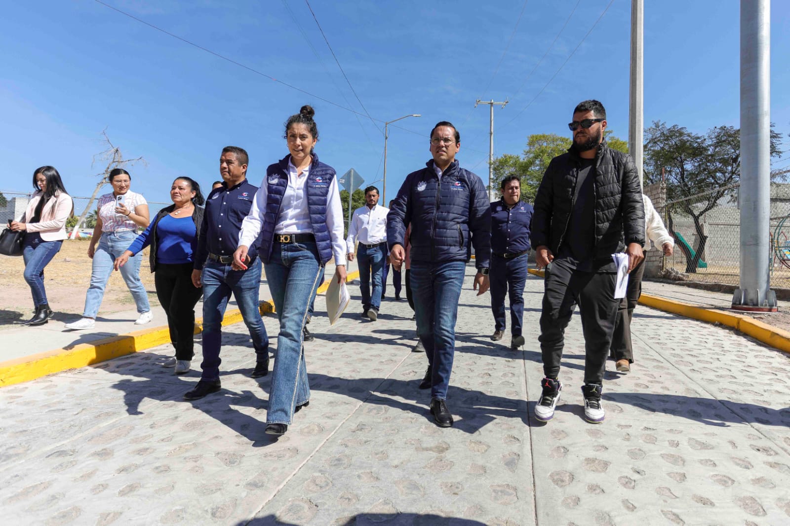 ENTREGA CHEPE GUERRERO REHABILITACIÓN DE CALLES EN CHARCO BLANCO