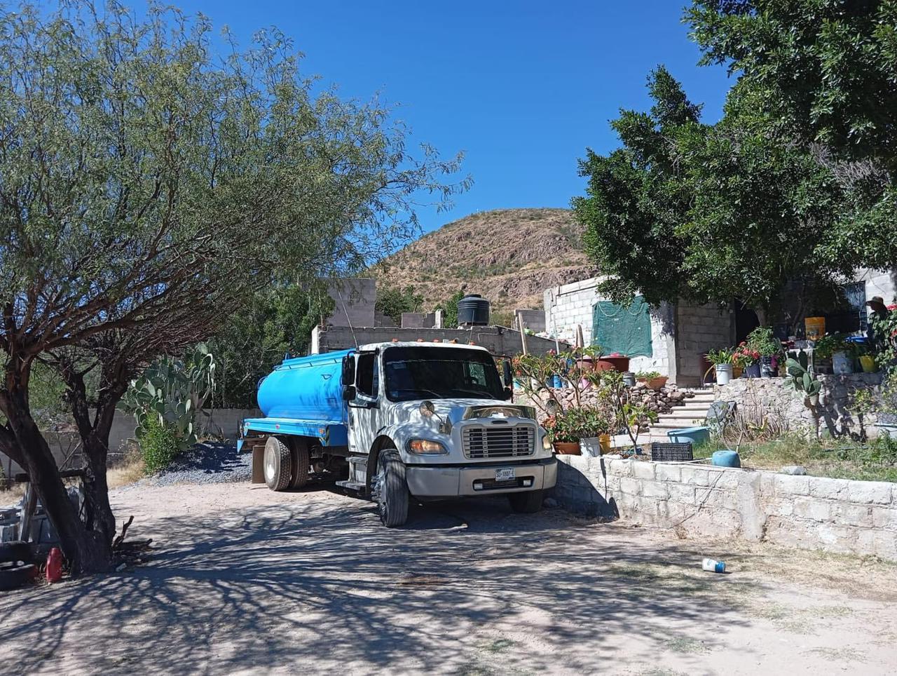 EN EL MUNICIPIO DE TOLIMAN SE LLEVA A CABO PLAN DE DISTRIBUCIÓN DE AGUA EN LA COMUNIDAD DE GUDINOS