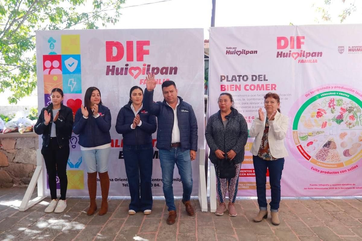 EL PRESIDENTE DE HUIMILPAN JAIRO MORALES Y LA PRESIDENTA DEL DIF MUNICIPAL KAREN SERVIN VISITAN LA COMUNIDAD DE LAGUNILLAS