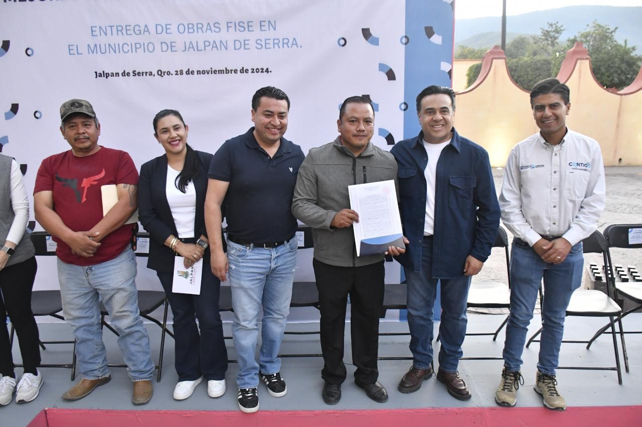 FIRMAN IMPORTANTE CONVENIO COORDINACIÓN PARA LAREGULARIZACIÓN DE ASENTAMIENTOS HUMANOS IRREGULARES EL MUNICIPIO DE JALPAN Y SEDESOQ