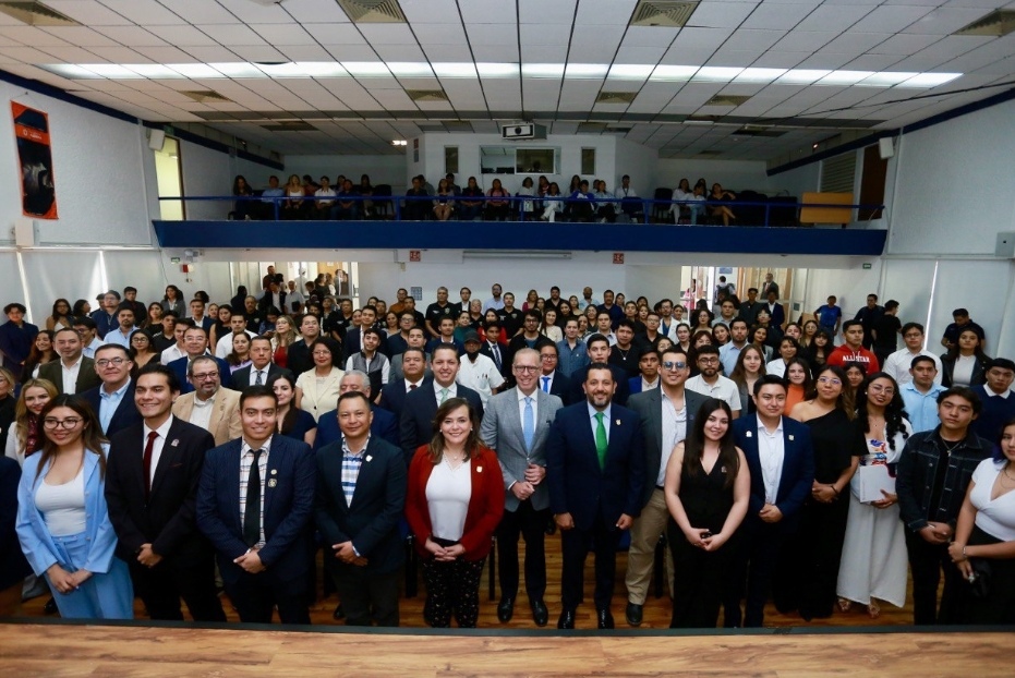 RECONOCE MARCO DEL PRETE EL VALOR DE LOS JÓVENES EN EL DESARROLLO DE QUERÉTARO