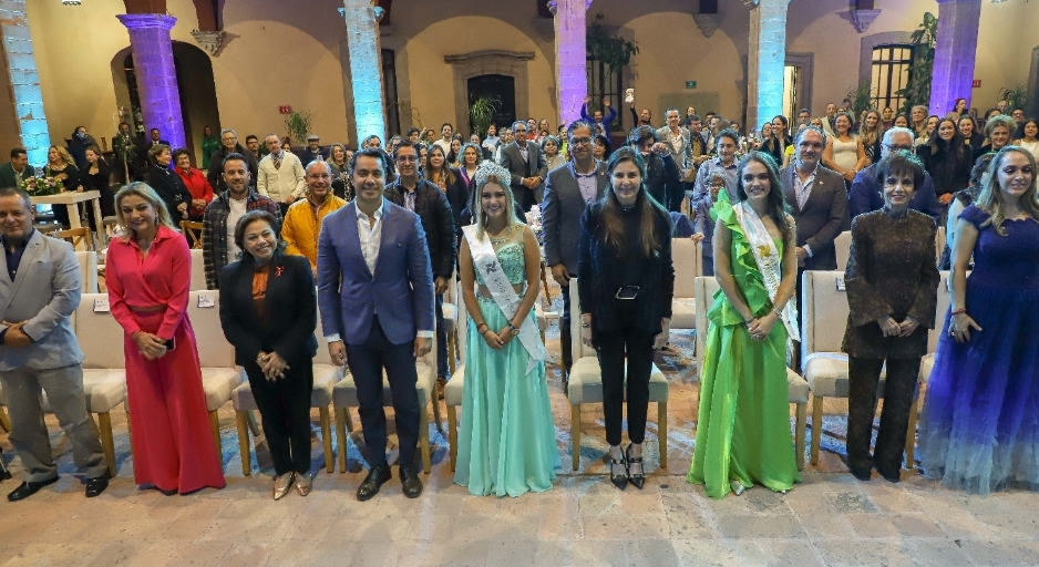 VICTORIA II ES PROCLAMADA COMO REINA DE LAS FIESTAS DE NAVIDAD DE QUERÉTARO