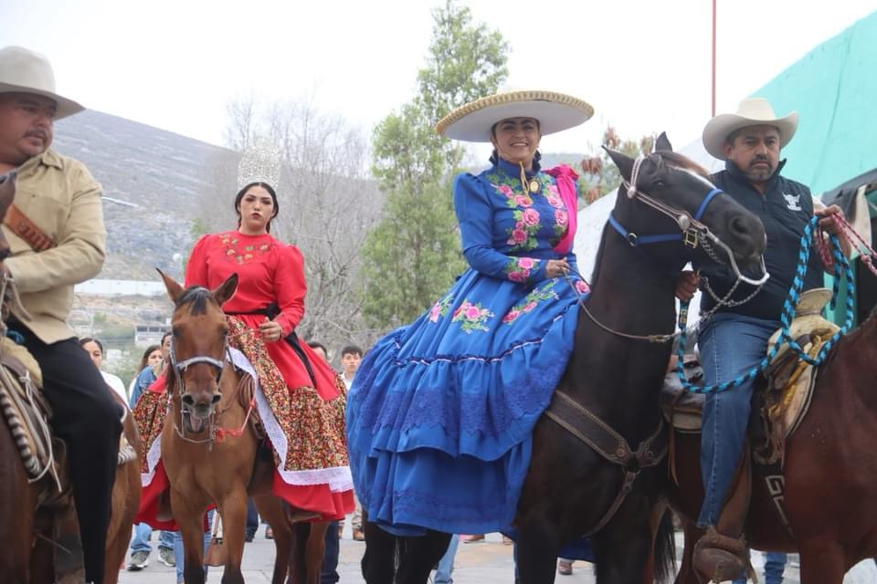 LA PRESIDENTA MUNICIPAL ANA KAREN JIMÉNEZ ENCABEZÓ EL TRADICIONAL DESFILE CONMEMORANDO EL CXIV ANIVERSARIO DE LA REVOLUCIÓN MEXICANA