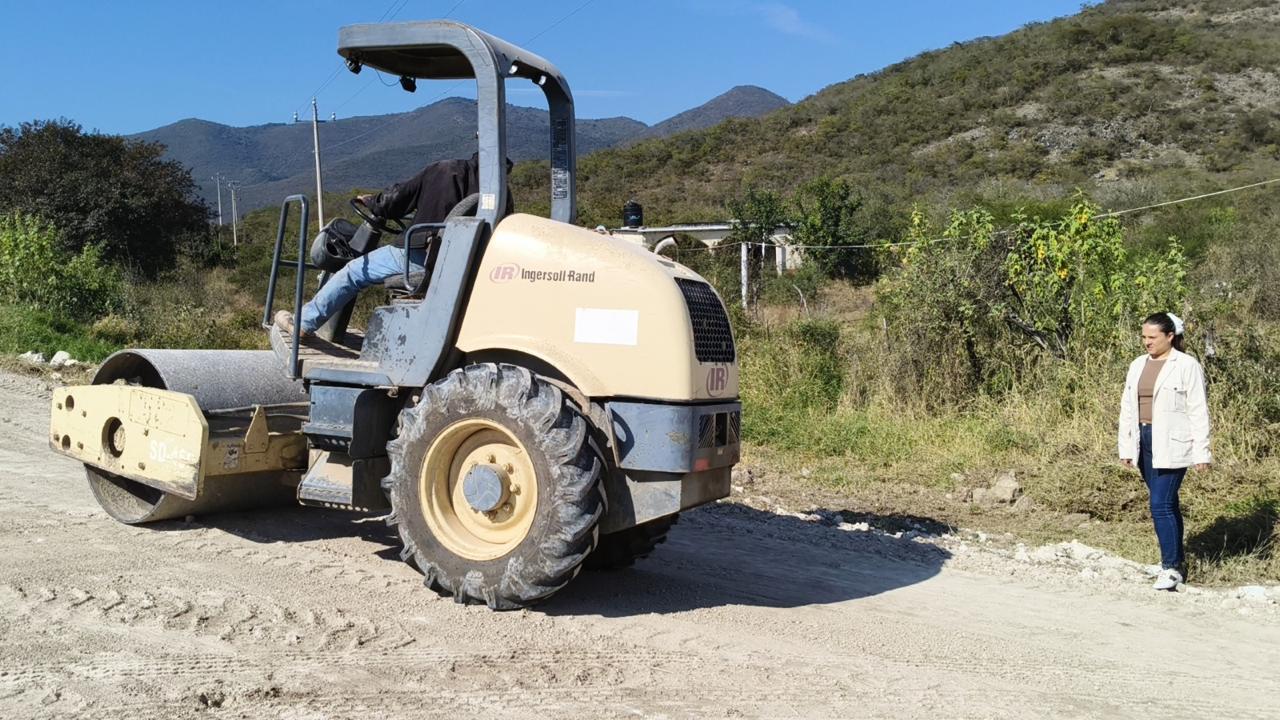 SUPERVISA YUNI BENÍTEZ REHABILITACIÓN DE CAMINOS LANDA DE MATAMOROS