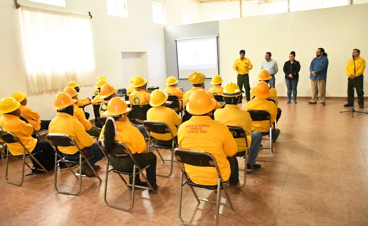 IMPARTEN CURSOS DE CAPACITACIÓN A LAS BRIGADAS DE COMBATE DE INCENDIOS FORESTALES DE JALPAN DE SERRA.