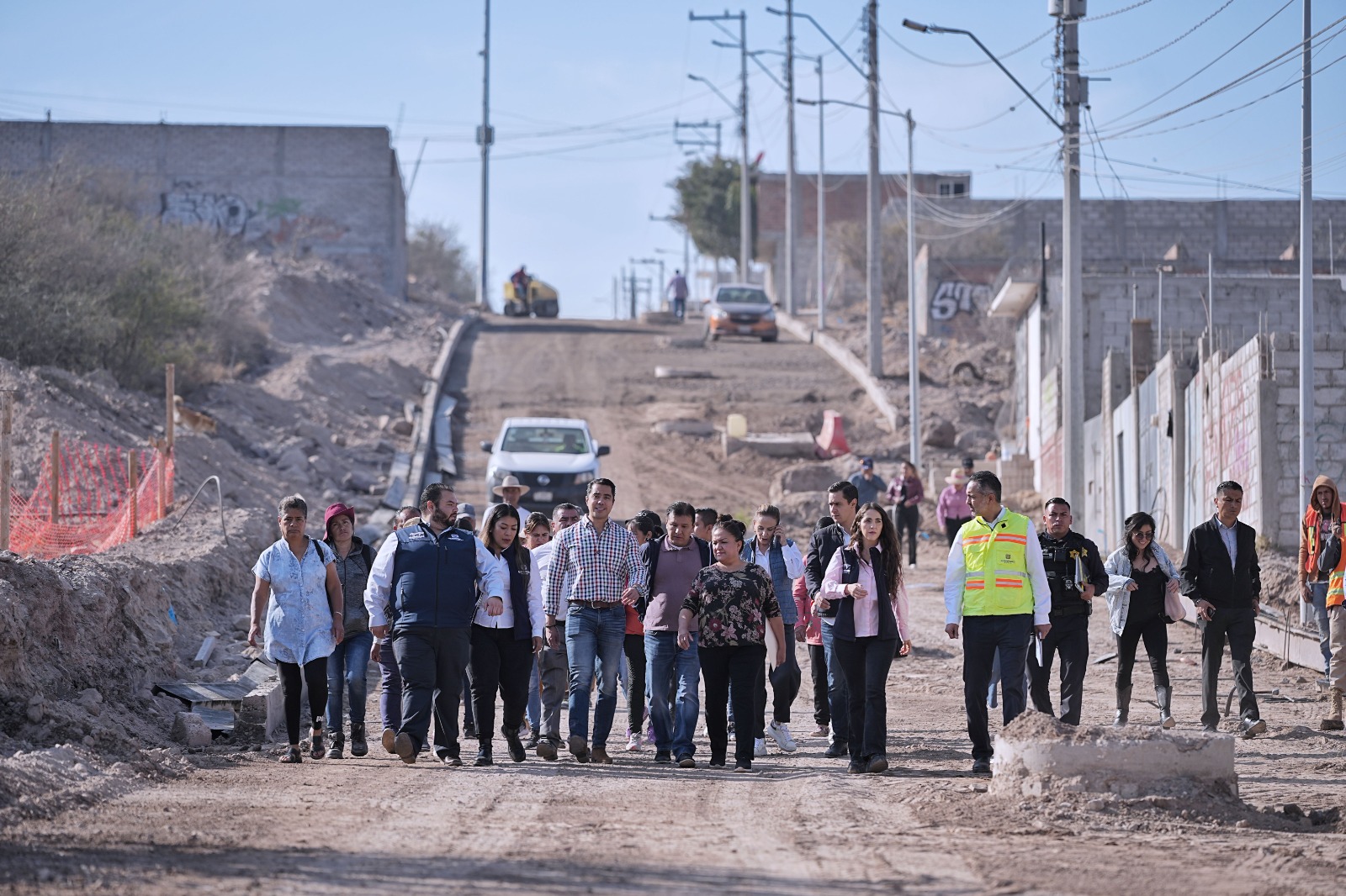 SUPERVISA FELIFER MACÍAS 12 URBANIZACIONES EN COLONIAS DE LA DELEGACIÓN EPIGMENIO GONZÁLEZ