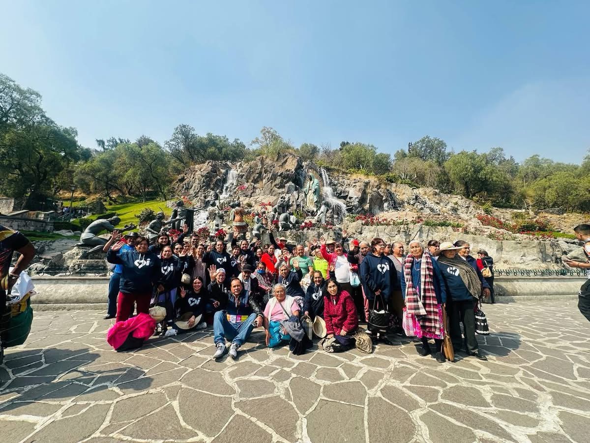 DIF MUNICIPAL DE HUIMILPAN Y ADULTOS MAYORES VISITAN A «LA VIRGEN DE GUADALUPE ENLA VILLA»