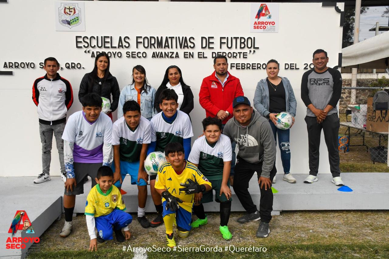 EL PRESIDENTE MUNICIPAL DE ARROYO SECO, LIC . FERNANDO SÁNCHEZ GIL, MARCA UN HECHO HISTÓRICO CON LA CREACIÓN DE LAS ESCUELAS FORMATIVAS DE FÚTBOL,