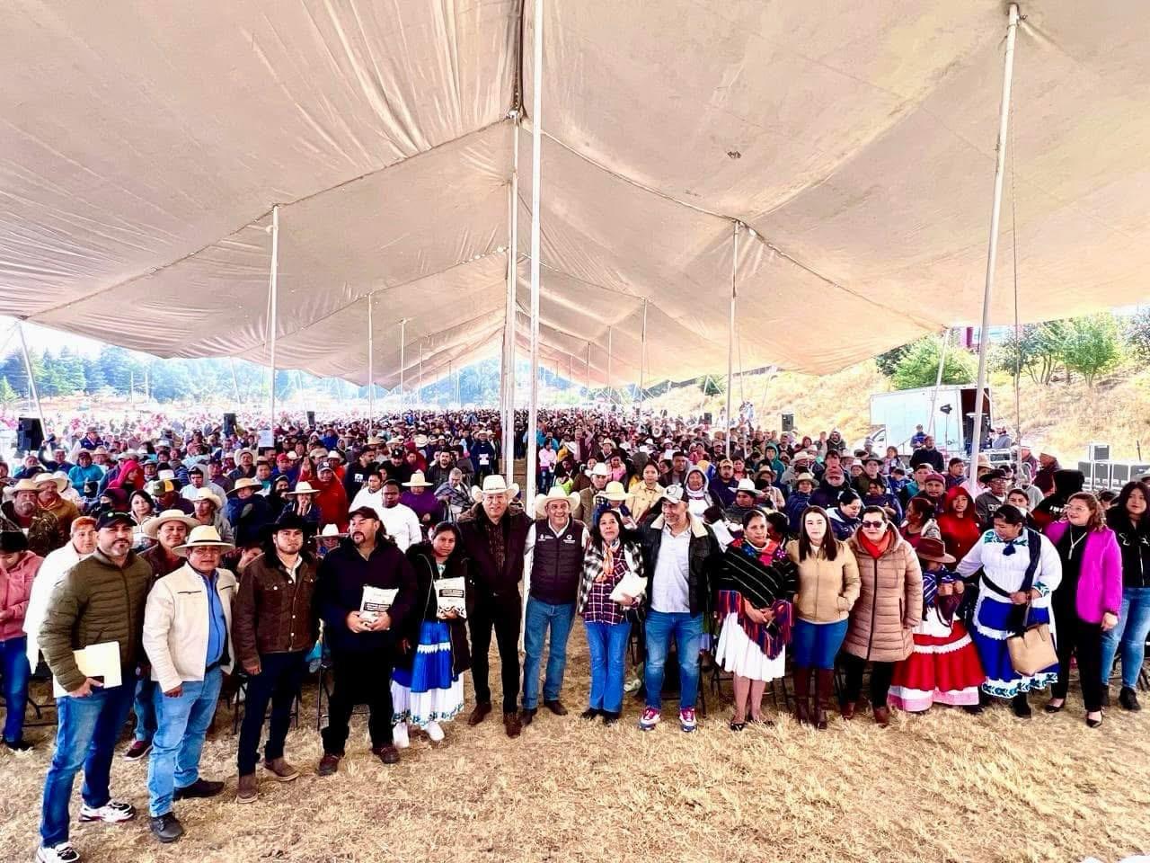 EN AMEALCO POR TERCERA OCASIÓN SE ENTREGÓ MAÍZ A LOS AGRICULTORES