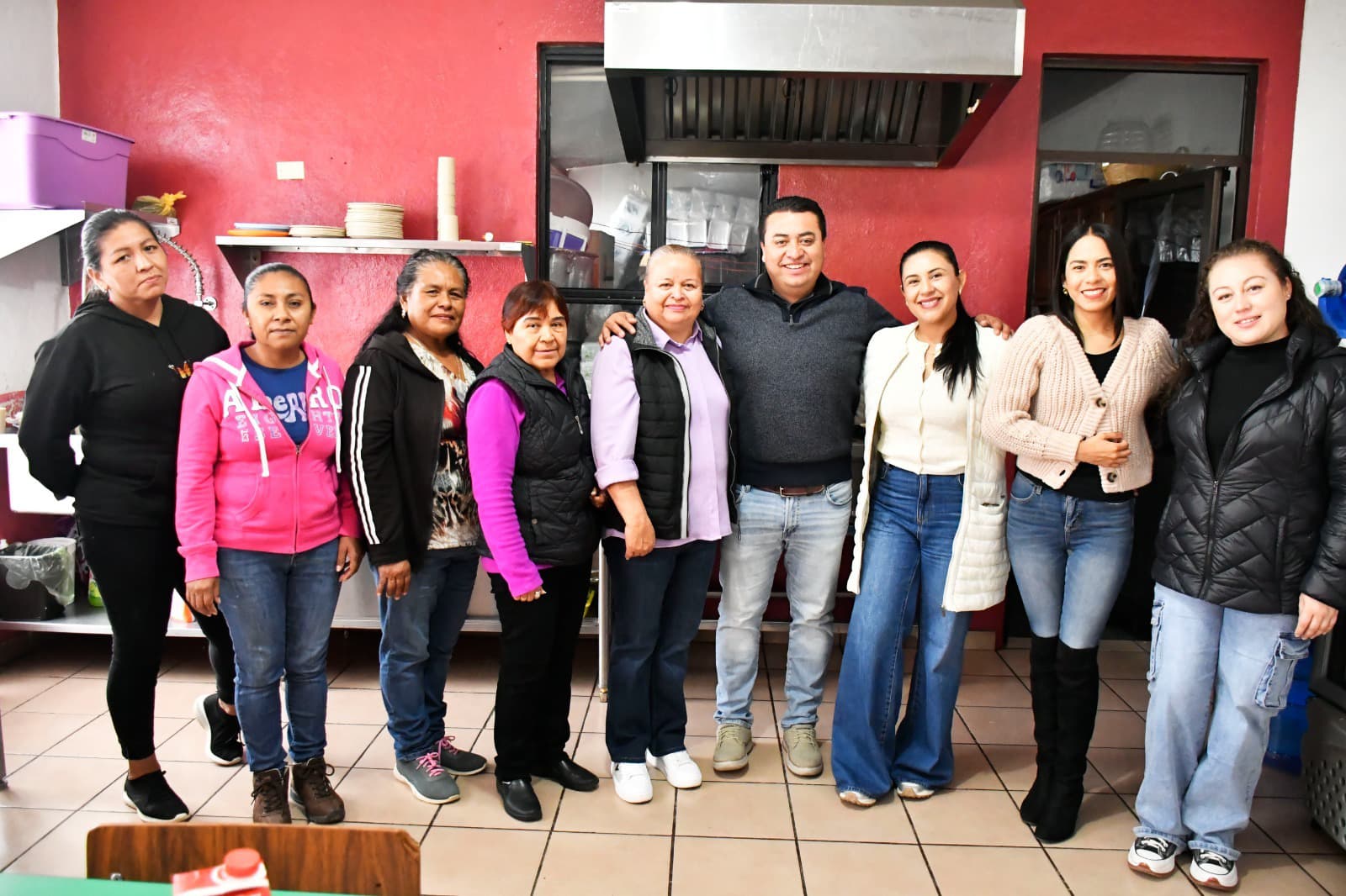 RUBÉN HERNÁNDEZ RECORRE EL ALBERGUE HOSPITALARIO Y ESCUCHA NECESIDADES DEL SERVICIO