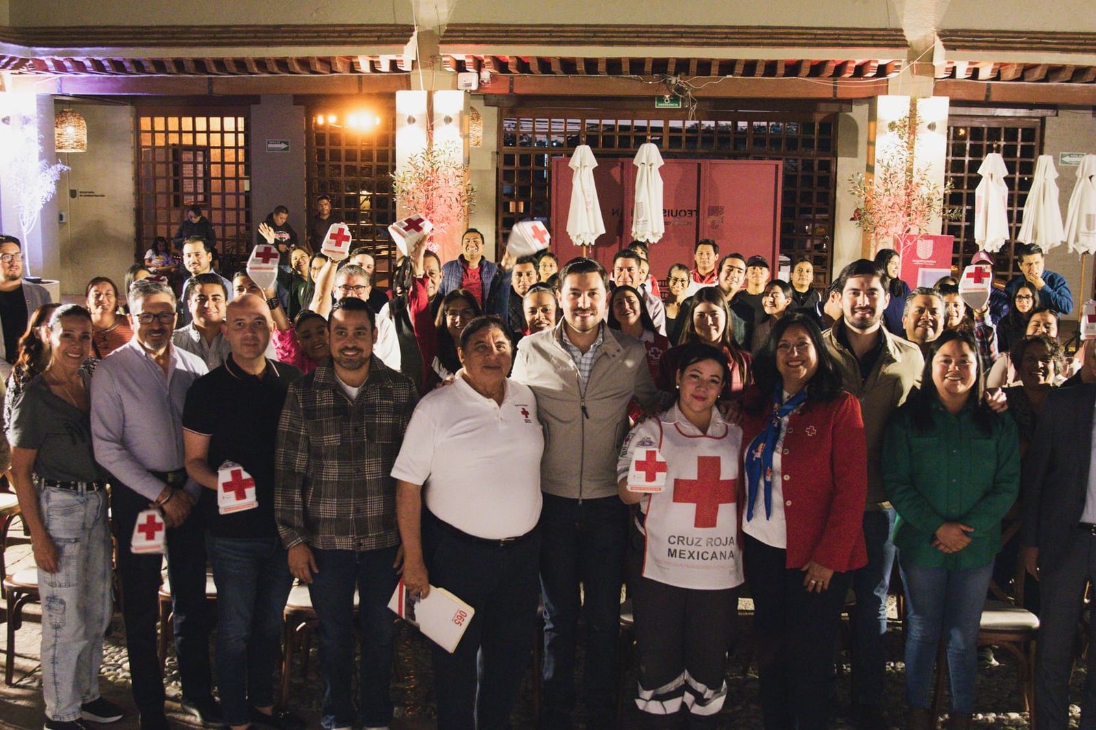 ALCALDE HÉCTOR MAGAÑA PRESIDE EL ARRANQUE DE LA COLECTA CRUZ ROJA TEQUISQUIAPAN