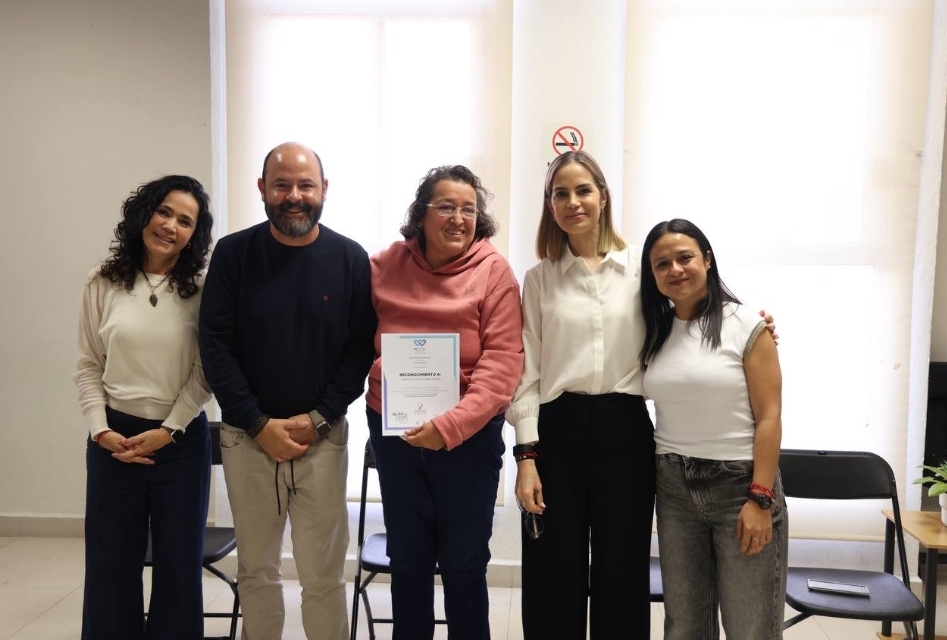 RECONOCE CAR HERRERA A LAS VOLUNTARIAS DE CASA DE LA MUJER