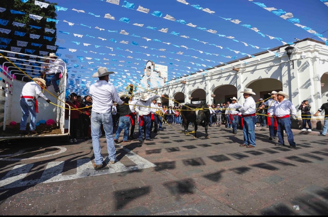 ASISTIÓ CHEPE GUERRERO AL TRADICIONAL “PASEO DEL BUEY¨