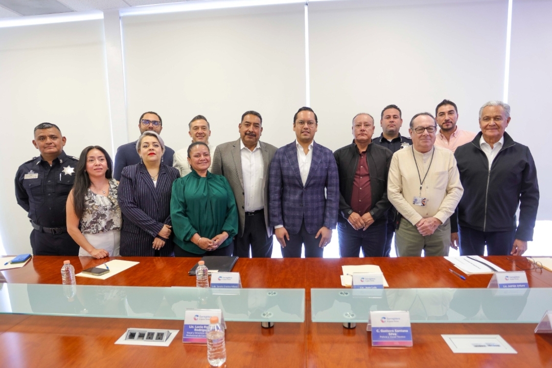 CHEPE GUERRERO TOMA PROTESTA A LOS NUEVOS INTEGRANTES DE LA COMISIÓN DEL SERVICIO PROFESIONAL DE CARRERA PROFESIONAL