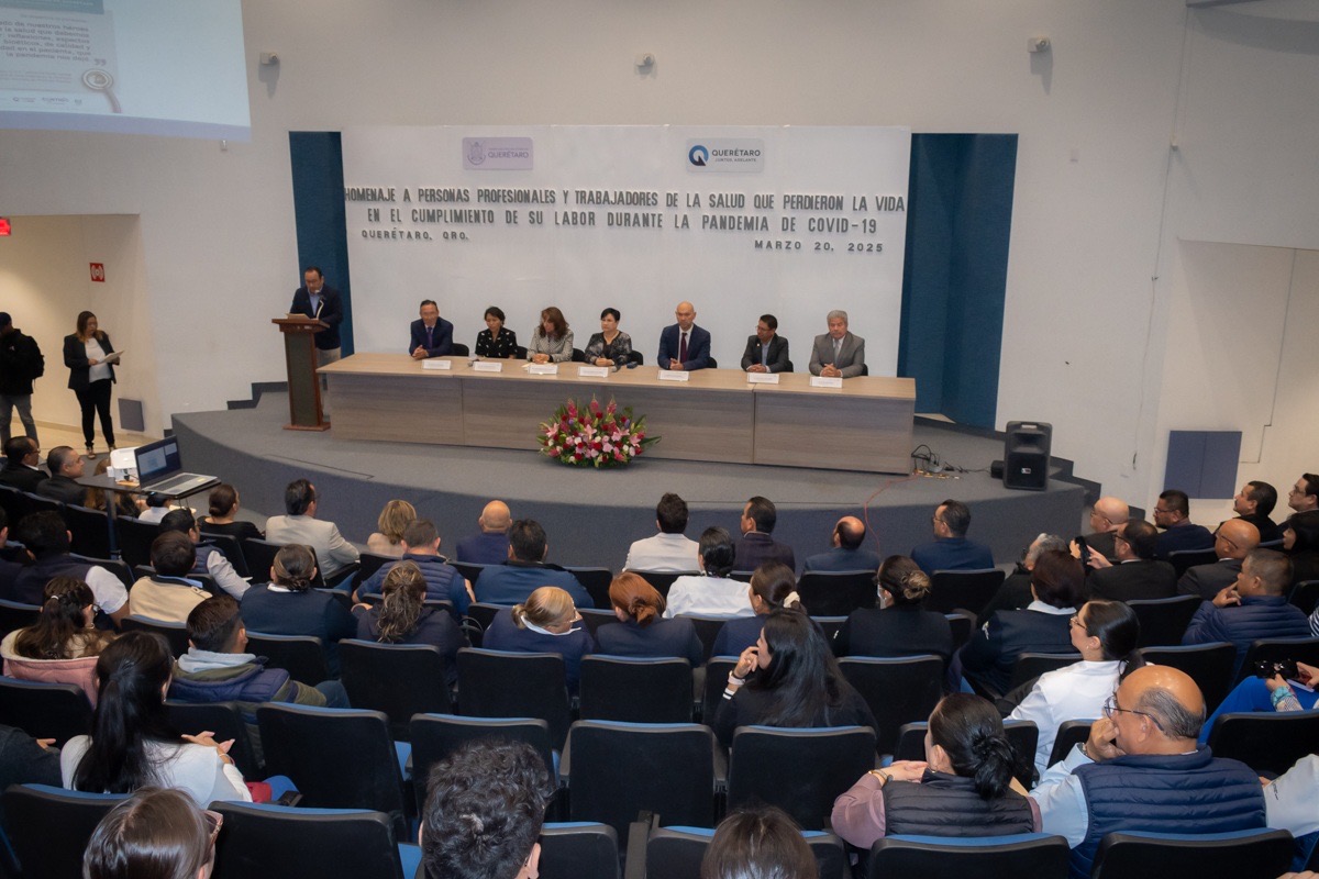 REALIZAN HOMENAJE A LAS PROFESIONALES Y TRABAJADORAS DE LA SALUD QUE FALLECIERON POR COVID-19