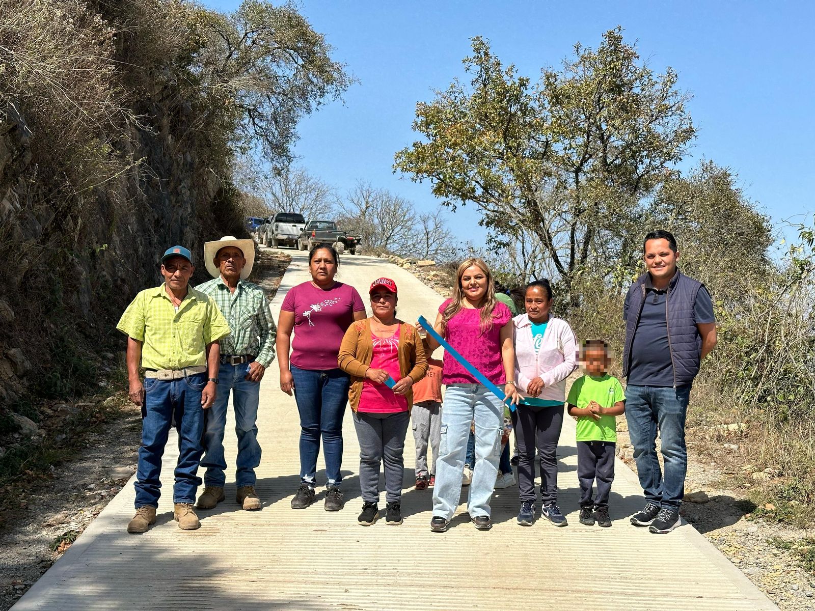 LUPITA RAMÍREZ ENTREGA REHABILITACIÓN DE CAMINO CON CONCRETO HIDRÁULICO EN SAN JOSÉ COCHINITO