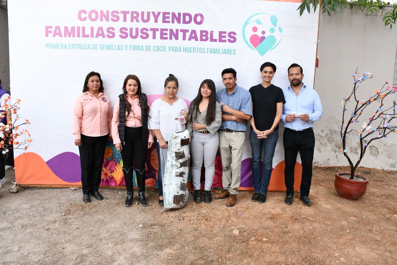 BAJO EL PROGRAMA “CONSTRUYENDO FAMILIAS SUSTENTABLES” SUMAN ESFUERZOS VOLUNTARIADO CANACINTRA, DIF DE COLÓN Y FUNDACIÓN INCLUYENDO MÉXICO.