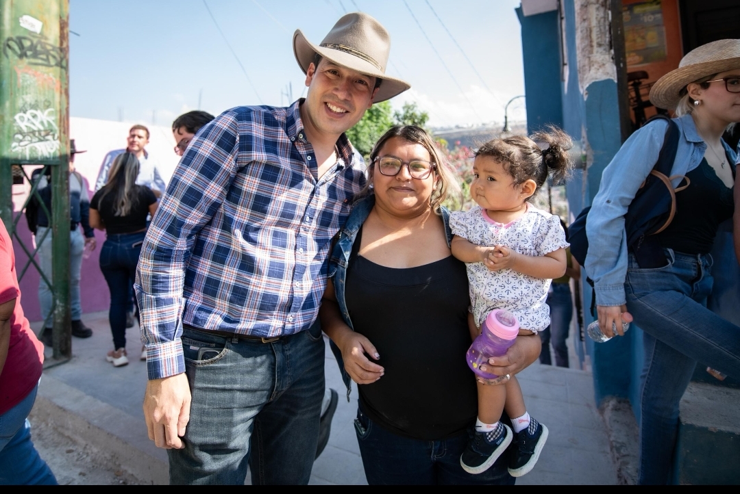 RODRIGO MONSALVO IMPULSA ACCESO A LA EDUCACIÓN PARA MUJERES EN EL MARQUÉS