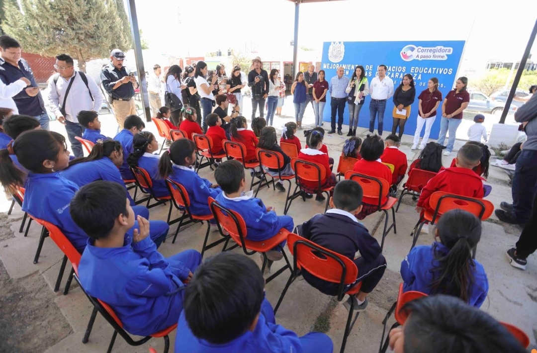 CHEPE GUERRERO ENTREGA MEJORA DE DOS ESCUELAS EN LOMAS DE ZARAGOZA