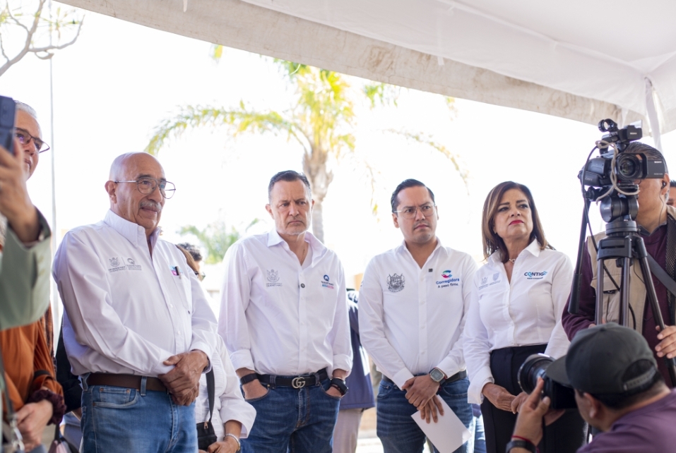 ENTREGAN MAURICIO KURI Y CHEPE GUERRERO OBRA EN EL FRACCIONAMIENTO PUERTA REAL