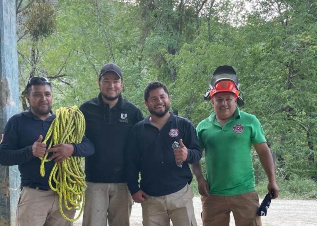 VECINO DE CERRO DE LA PALMA CAPACITA Y DONA EQUIPAMIENTO A PC