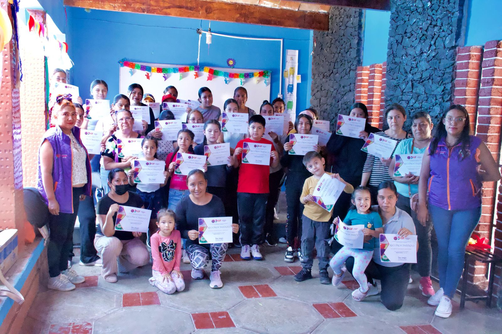 DIF COLÓN FINALIZA CURSO DE AUTOEMPLEO EN VIBORILLAS