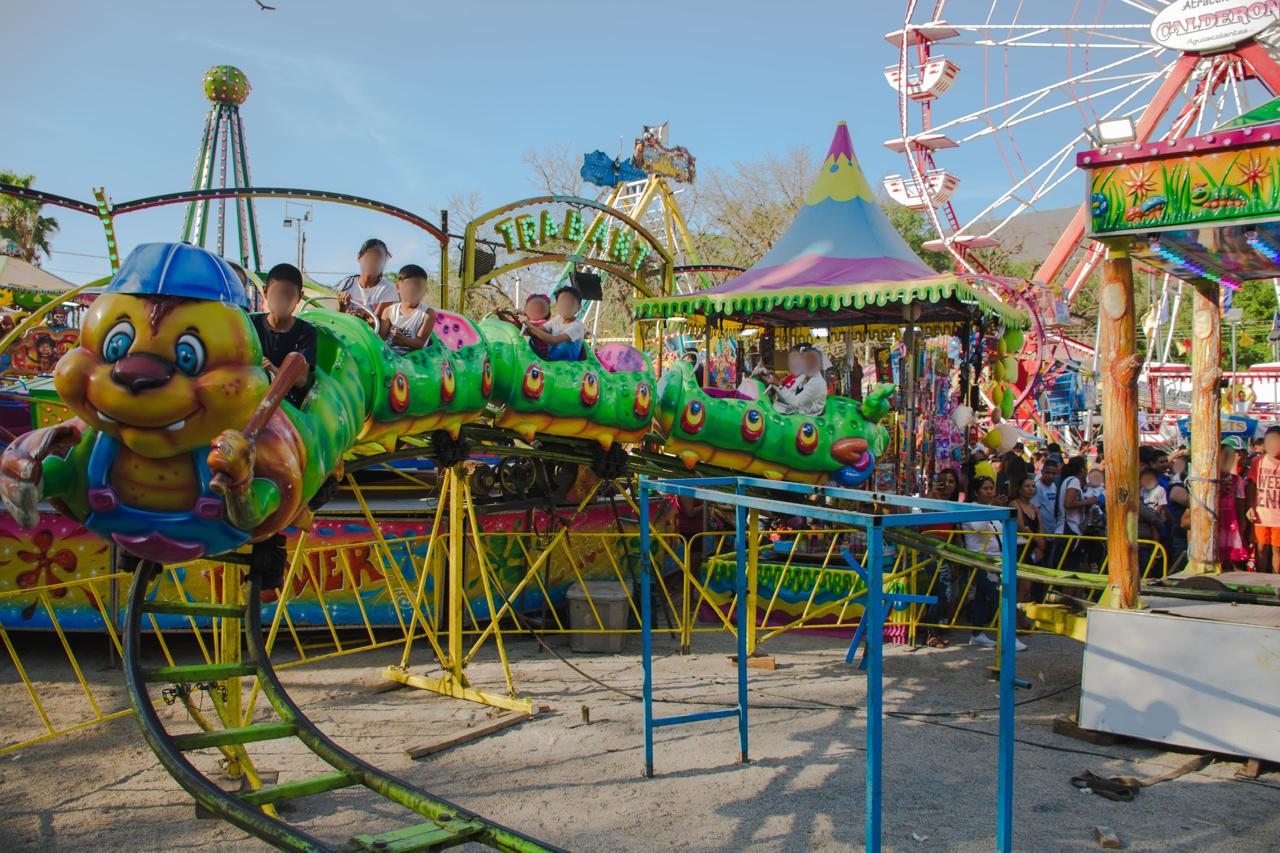 FESTEJAN A LOS REYES DEL HOGAR EN LA FERIA JALPAN 2025